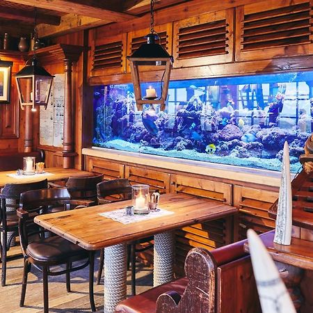 Moby Dick Hotel & Ferienwohnungen Вустров Екстериор снимка