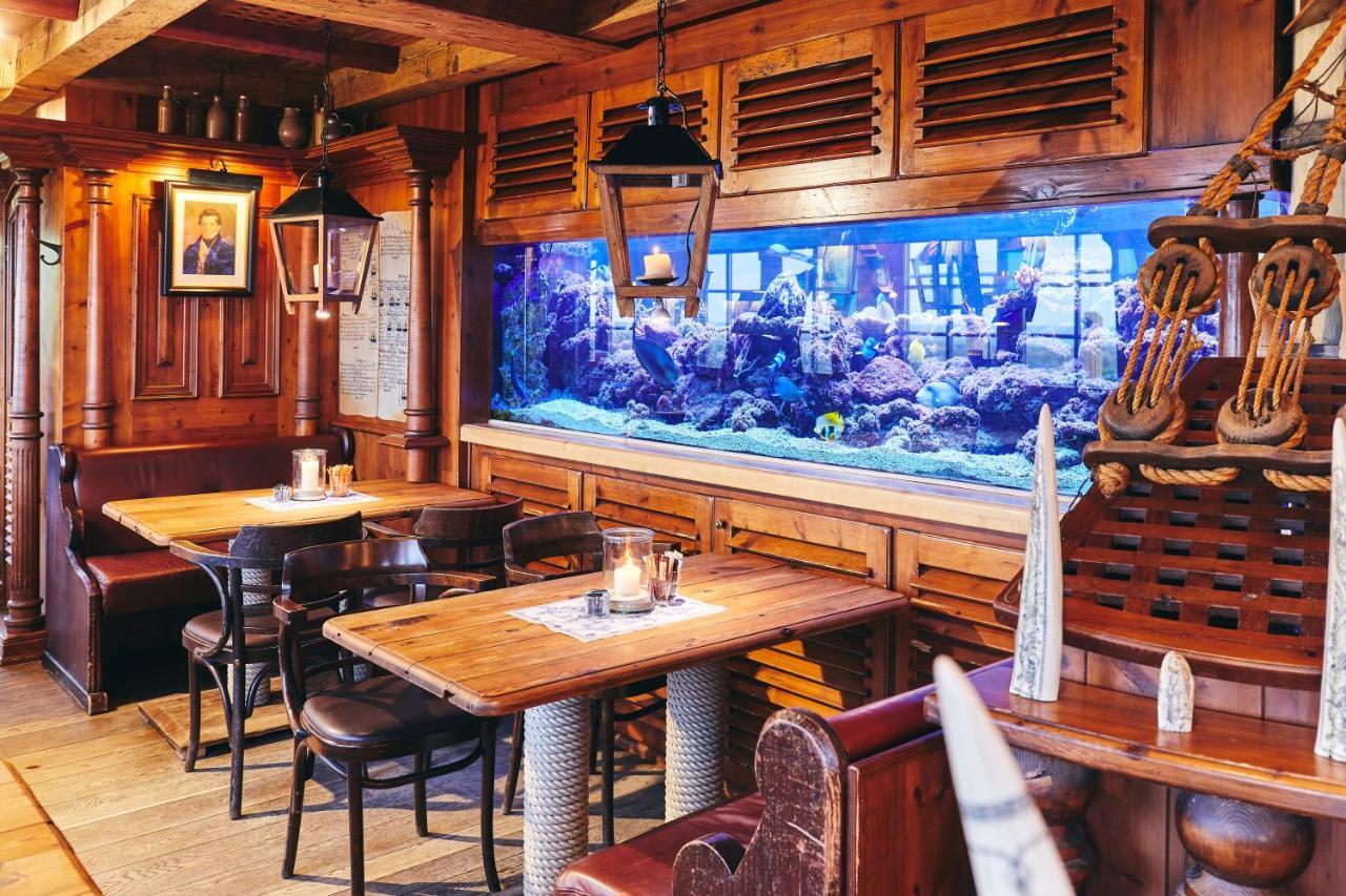 Moby Dick Hotel & Ferienwohnungen Вустров Екстериор снимка
