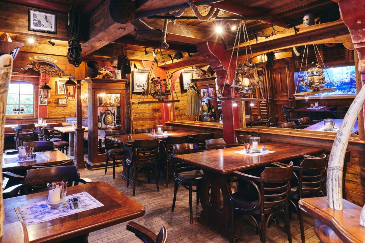 Moby Dick Hotel & Ferienwohnungen Вустров Екстериор снимка