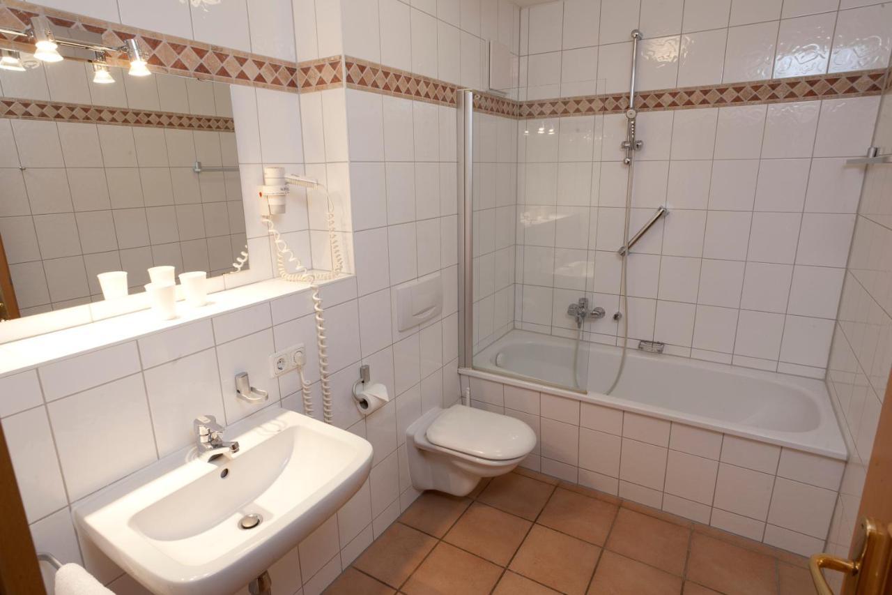 Moby Dick Hotel & Ferienwohnungen Вустров Екстериор снимка