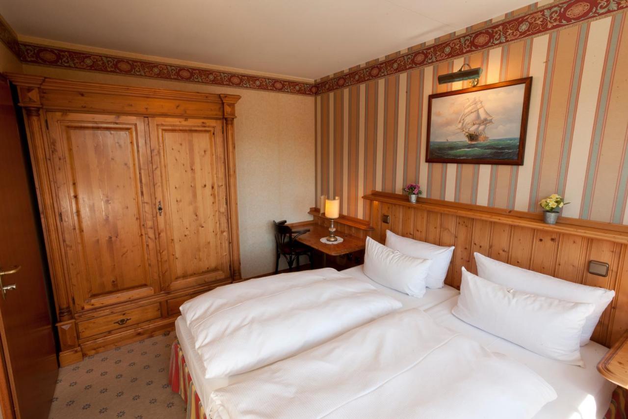 Moby Dick Hotel & Ferienwohnungen Вустров Екстериор снимка