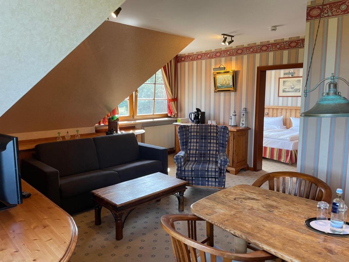 Moby Dick Hotel & Ferienwohnungen Вустров Екстериор снимка